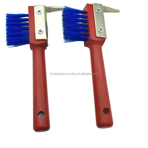 Púa de pezuña de caballo con mango de madera para cepillo de aseo ecuestre de caballo - Product Image 2