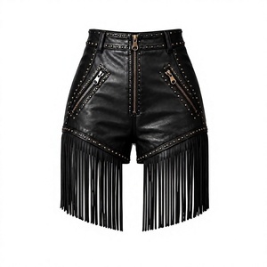 Shorts violets cloutés taille haute style motard avec détails rivets et fermeture à ceinture coupe classique couleur unie - Product Image 1