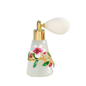 ขวดน้ำหอมแก้วแบบพ่นขนาด 50 มล. พร้อมจุกโลหะรูปดอกไม้ประดับอัญมณี - Product Image 2