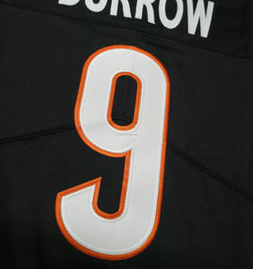 Camiseta de fútbol americano cosida de la mejor calidad personalizada #9 Joe Burrow #1 Ja'Marr Chase #5 Higgins #2 Evan McPherson - Product Image 2