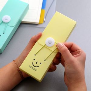 กล่องใส่ดินสอเด็กนักเรียนยี่ห้อ Smile Kids พร้อมสายรัดยางยืด ปุ่มกด หลากสี ทำจากพลาสติก - Product Image 5