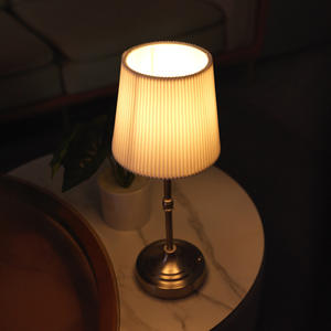 <span class=keywords><strong>Lampe</strong></span> de bureau sans fil portable, <span class=keywords><strong>lampe</strong></span> d'ambiance rétro pour la décoration de restaurant, <span class=keywords><strong>lampe</strong></span> de chevet pour chambre à coucher, <span class=keywords><strong>lampe</strong></span> de nuit en tissu et métal - Product Image 3