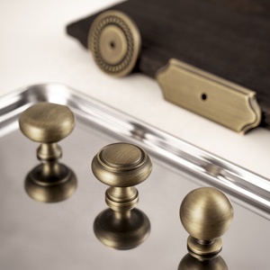 Gagang Kabinet Kuningan Antik Santaya Dengan Pelat Belakang, Tarikan Lemari Perunggu Solid, Kenop Pintu Lemari Dapur, Gagang Furnitur - Product Image 2