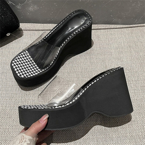 Sandales compensées noires de haute qualité, style 2025, talons hauts souples, nouvelle collection été, en PVC transparent, pour femmes à pied large - Product Image 2