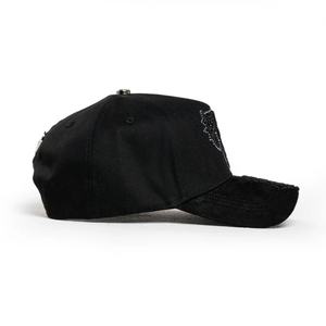 Casquettes de baseball personnalisées en daim Dobby 5 panneaux avec ornements strass tête de mort et chaîne - Product Image 3