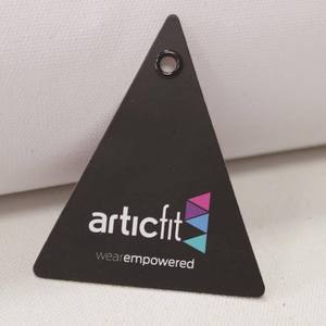 Étiquettes suspendues personnalisées avec logo imprimé en sérigraphie, étiquettes de porte en PVC, étiquettes suspendues pour permis de stationnement automobile - Product Image 5