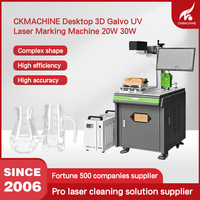 Machine de marquage laser UV Galvo 3D de bureau à refroidissement par eau haute puissance 30W 355nm pour le marquage rotatif de carafes en verre et de verres en cristal