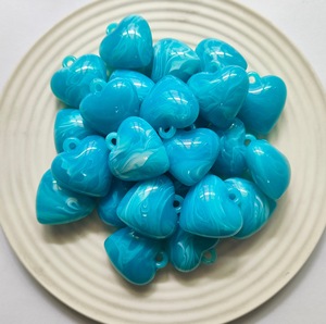 Perles en acrylique à grand trou, pendentifs cœur 3D, motif marbré, breloques vintage pour la fabrication de colliers, boucles d'oreilles, porte-clés et bijoux DIY en gros - Product Image 6