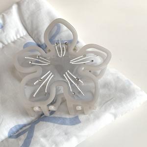 กิ๊บติดผมรูปดอกไม้ขนาดใหญ่ สีสันสดใส โปร่งแสง สำหรับผู้หญิง ทำจากอะซิเตท ขนาด 7 ซม. สไตล์เกาหลี เหมาะสำหรับงานปาร์ตี้ ชายหาด ของขวัญ - Product Image 4