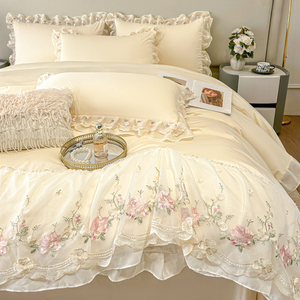 A Four-piece Set of French Light Luxury Embroidered <strong>Bedding</strong> - Product Image 4
