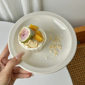 Lo stesso piatto in ceramica bianca utilizzato dall'influencer coreana Ondo, adatto per dolci, insalate, bistecche. - Product Image 5
