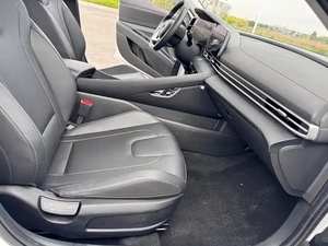 Hyundai Elantra Pure Oil Elite Edition 2022 en <span class=keywords><strong>bon</strong></span> état, berline compacte d'<span class=keywords><strong>occasion</strong></span> 5 places pour usage familial - Product Image 3