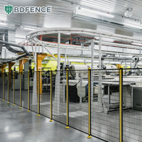 Barrière de sécurité pour robot industriel en panneaux d'acier à faible teneur en carbone pour station de scellage automatisée avec portes modulaires et fixation sécurisée au sol