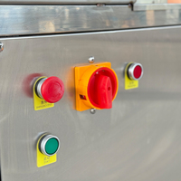 Zware hydraulische kokosnootsnijmachine, kokosnootsnijder, fruitpersmachine, extractor voor restaurantgebruik.