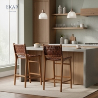 Tabouret de bar en cuir tissé à la main EKAR Sonoma avec cadre en teck massif