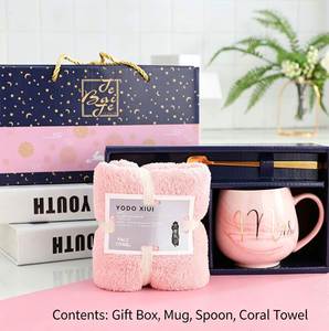 Ensemble cadeau de tasses en papier de luxe pour couple avec cuillère dorée et serviette - Cadeaux de mariage pour la Saint-Valentin et le Nouvel An - Product Image 2