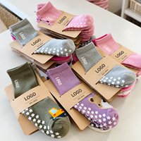 Chaussettes de sport en tricot jacquard personnalisées avec logo du fabricant, chaussettes à motif étoile, chaussettes de football, chaussettes de pilates pour femmes