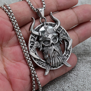 Collar de hombre de acero inoxidable con colgante de calavera vikinga y runas de Yunnique, medallón de Odín, para regalo, joyería de moda. - Product Image 4