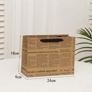 Bolsas de regalo y compras de papel kraft resistente con asas hechas de periódico impreso reciclado - Product Image 3