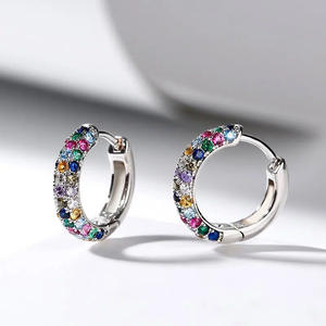 Boucles d'oreilles créoles E2404 en alliage, serties de diamants colorés taille brillant ronde, style pavé, bijoux de mode tendance pour femme, idéales pour les soirées - Product Image 1
