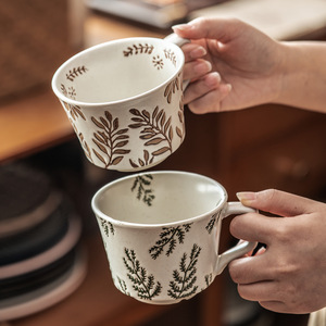 Tasse à café en terre cuite peinte à la main avec motif floral en relief, style vintage unique, peinture sous-glaçure, pour la maison ou le bureau - Product Image 2