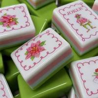 Tuiles de Mahjong Américaines Vert Émeraude de Luxe Modernes Portables à Quatre Niveaux pour les Fêtes de Noël et le Divertissement
