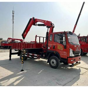 Camion grue d'ingénierie Sinotruk Howman, empattement 3900 mm, équipé d'une grue à bras pliant à 5 sections Hongchang Tianma de 6,3 tonnes - Product Image 3