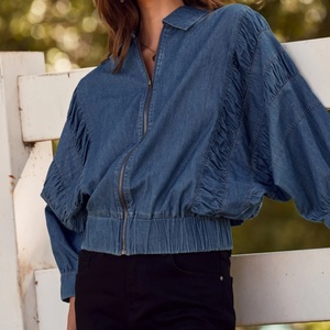 Nueva Llegada Chaqueta Vaquera Elegante de Otoño con Cuello Vuelto, Mangas Largas Lavadas, Cierre de Cremallera y Detalles Fruncidos - Product Image 1