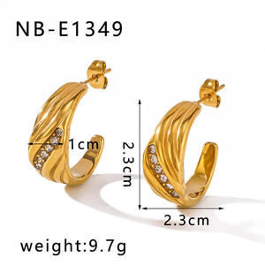 Boucles <span class=keywords><strong>d</strong></span>'oreilles clous en perles de fleurs de lune |   <span class=keywords><strong>Bijoux</strong></span> de mode en acier inoxydable plaqué or 18 carats, étanches et inaltérables - Product Image 6