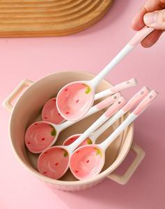 Cuchara de Sopa de Cerámica Rosa con Diseño de Fresa, Cuchara de Postre y Té de Mango Largo, Vajilla Linda para la Cocina - Product Image 2