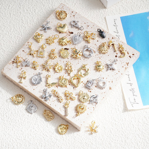 Ensemble de bijoux avec pendentif en cuivre de formes variées et zircone cubique pour la fabrication de colliers - Product Image 1