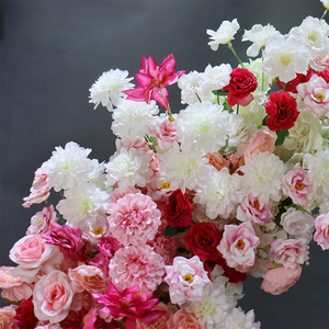 Arco de Propuesta Romántico en Forma de Luna con Flores en Capas 3D y Adornos de Flores Artificiales Mixtas en Rojo y Blanco - Product Image 3