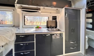 Venta al por mayor de autocaravana de 15 pies con las mejores instalaciones 4x4 RV en venta tienda en la azotea toldo eléctrico más bajos <span class=keywords><strong>precios</strong></span> de fábrica - Product Image 4