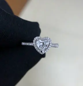 Cincin Moissanite Gaya Baru Bentuk Hati Mode Glamor Cincin Berlian Pernikahan Wanita Cincin Pertunangan dan Cincin Wanita