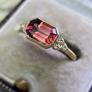 Anello di Fidanzamento in Stile Vintage, Design Classico per Donne - Product Image 2
