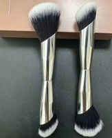 Pinceau de maquillage double embout 2-en-1, pinceau de contour et de fond de teint biseauté, poils synthétiques doux, logo personnalisé OEM