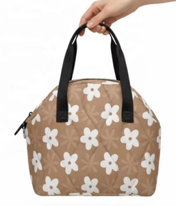<span class=keywords><strong>Bolsa</strong></span> <span class=keywords><strong>Térmica</strong></span> Acolchada <span class=keywords><strong>de</strong></span> Poliéster con Estampado Floral Hawaiano y Logotipo Personalizado para Mujer, Ideal para Entrega <span class=keywords><strong>de</strong></span> Comida y Estilo <span class=keywords><strong>de</strong></span> Vida Saludable - Product Image 1