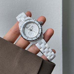 Montre ronde personnalisable CILOA blanche pour femmes, nouvelle montre à quartz étanche de haute qualité, élégante et résistante à l'eau - Product Image 2