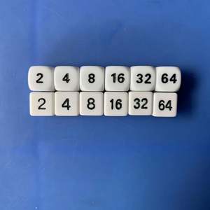 Dado de acrílico personalizado de alta calidad con ángulo recto, números negros grabados y logotipo, suave, ideal para regalos promocionales en ferias comerciales. - Product Image 2