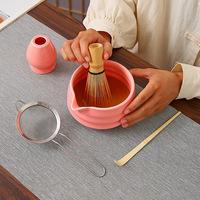 Ensemble de thé matcha blanc, rose et vert, style européen, 4 pièces, bols en céramique, kit d'outils pour le matcha, kit de fouet à matcha en porcelaine, porte-fouet