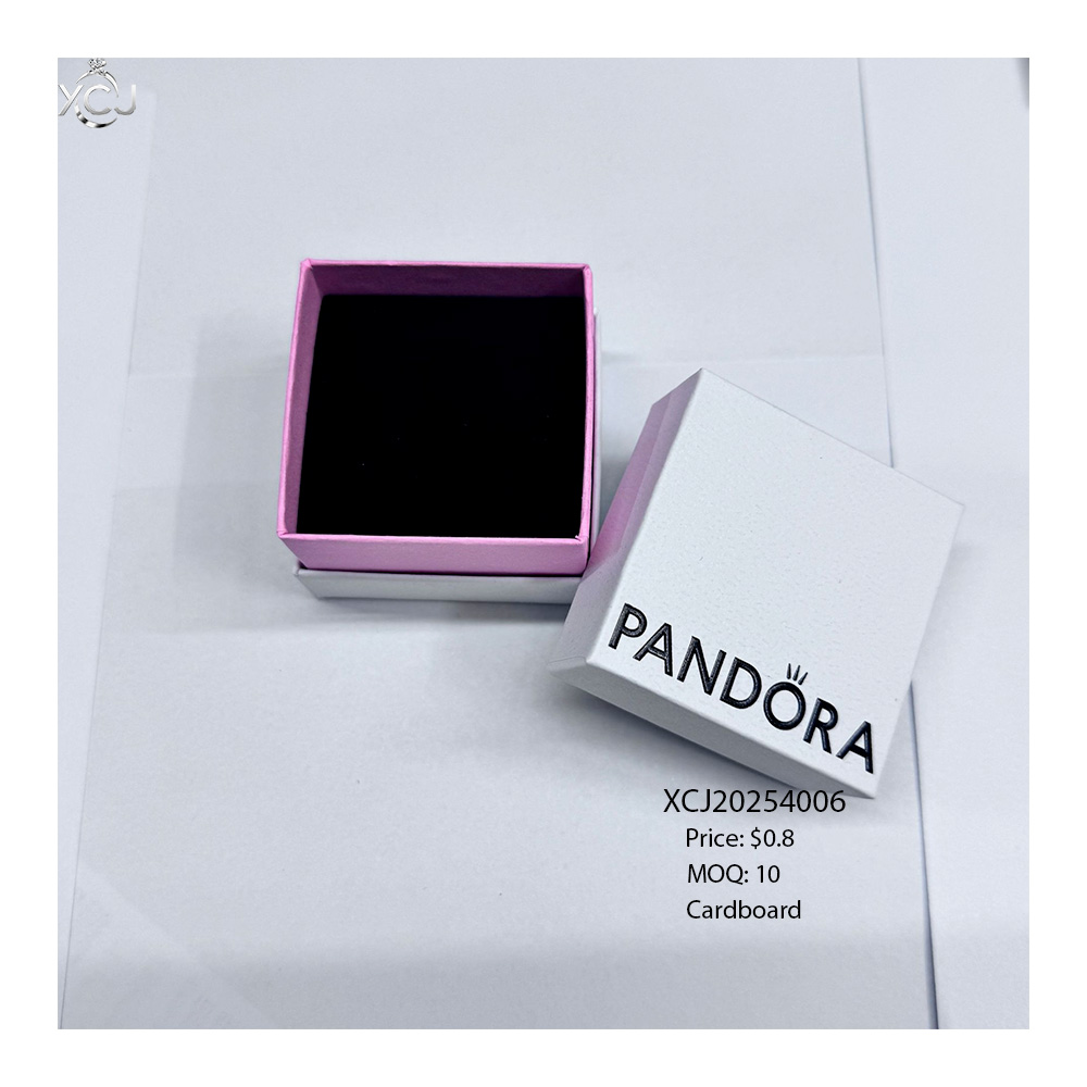 Caja de anillo blanco