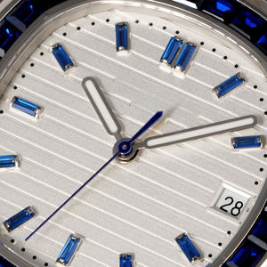 Montre unisexe compacte et élégante, personnalisée, avec surface en saphir carrée, en acier inoxydable, résistante à l'eau au quotidien, pour un look décontracté ou formel - Product Image 3