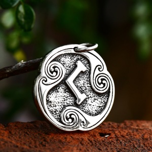 จี้รูนตัวอักษรไวกิ้งสไตล์ยุโรปอเมริกันย้อนยุค สร้อยคอเหล็กกล้าไร้สนิมแบบใหม่ เครื่องประดับแฟชั่น จี้ห้อยคอ - Product Image 5