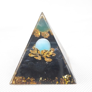 Pyramide en résine époxy cristalline, œil de chat bleu, obsidienne, décoration pour la maison - Product Image 2