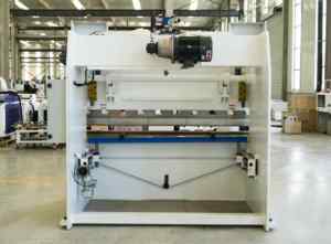 เครื่องพับโลหะแผ่นระบบ E21 รุ่นโปรโมชั่น 130T 3200 มม. พร้อมเพลาทอร์ชั่น ได้รับการรับรองมาตรฐาน CE รุ่น LM-PB70 คุณภาพสูง - Product Image 3