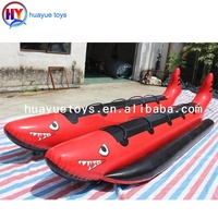 Bateau banane gonflable en PVC rouge de 0,9 mm, requin volant aquatique, jouets aquatiques gonflables pour le divertissement, en vente