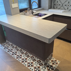 Gabinetes de Cocina Prefabricados con Encimera de Piedra Sinterizada, Bordes Planos/Redondeados, Azulejos de Granito, Mármol y Porcelana con Acabado Suave para Comedor - Product Image 1