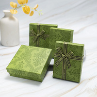 Boîte d'emballage pour collier de mode en stock, boîte à bijoux vert matcha avec ruban et couvercle, vente en gros