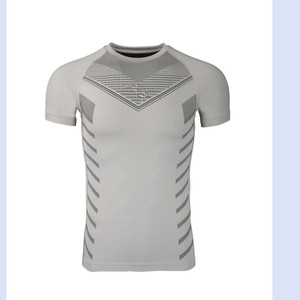 Camiseta Deportiva de Gimnasio de Moda, Transpirable, Sin Costuras, de Secado Rápido, Cuello Redondo, con Logotipo Frontal, para Hombre, Venta al Por Mayor - Product Image 5