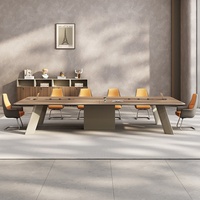 Table de conférence rectangulaire en mélamine écologique et durable, finition grain de bois, pour 6 à 20 personnes, idéale pour salle de réunion, bureau ou salle de conseil.